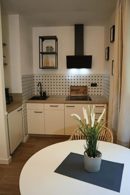 Emily'S Deichbude In Einer Historischen Villa In Dornumersiel Luaran gambar
