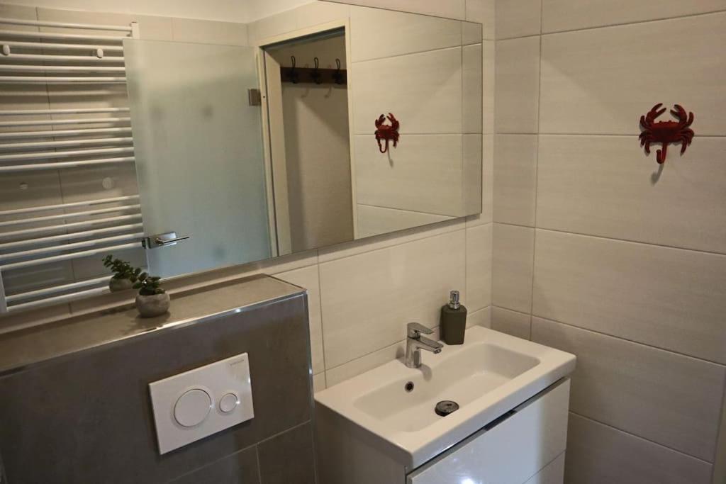 Emily'S Deichbude In Einer Historischen Villa In Dornumersiel Luaran gambar